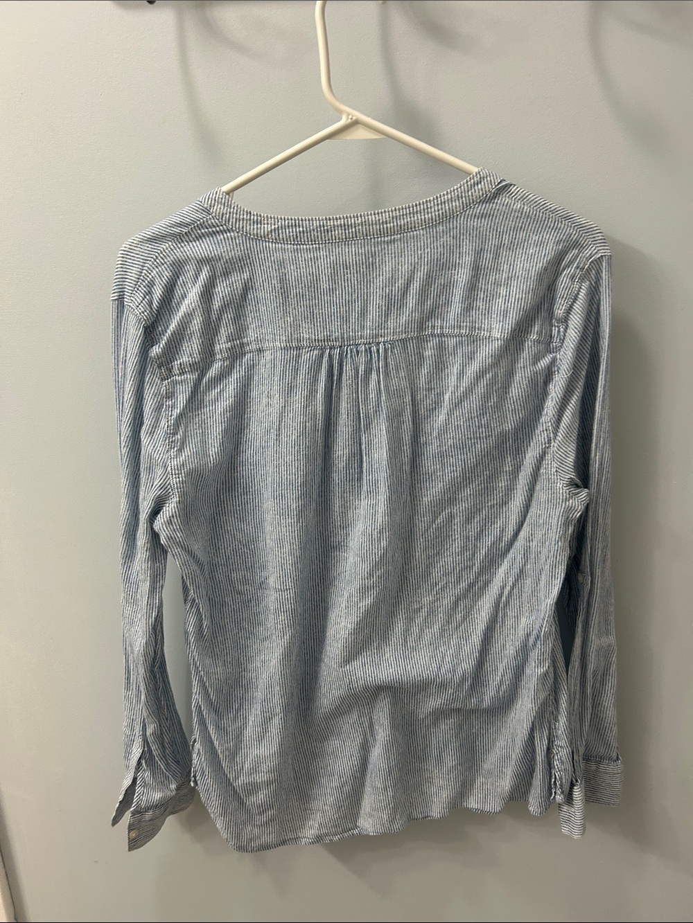 Carve Designs Size Medium Light Blue Striped Henley Tunic Top - Picture 3 of 3